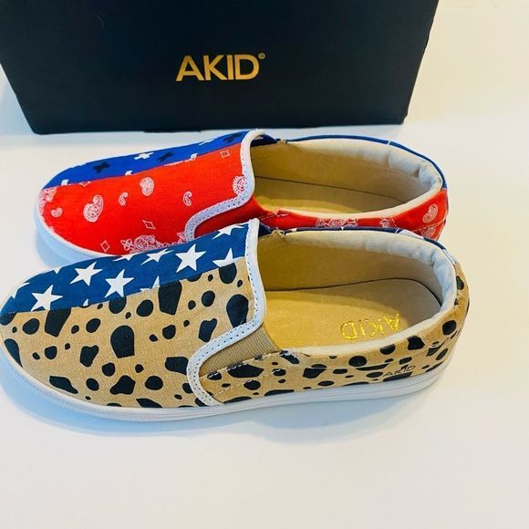 AKID Kids slip on sneaker’s Blue and Red Multi Bandana & Star size 5Y Unique - Picture 4 of 9